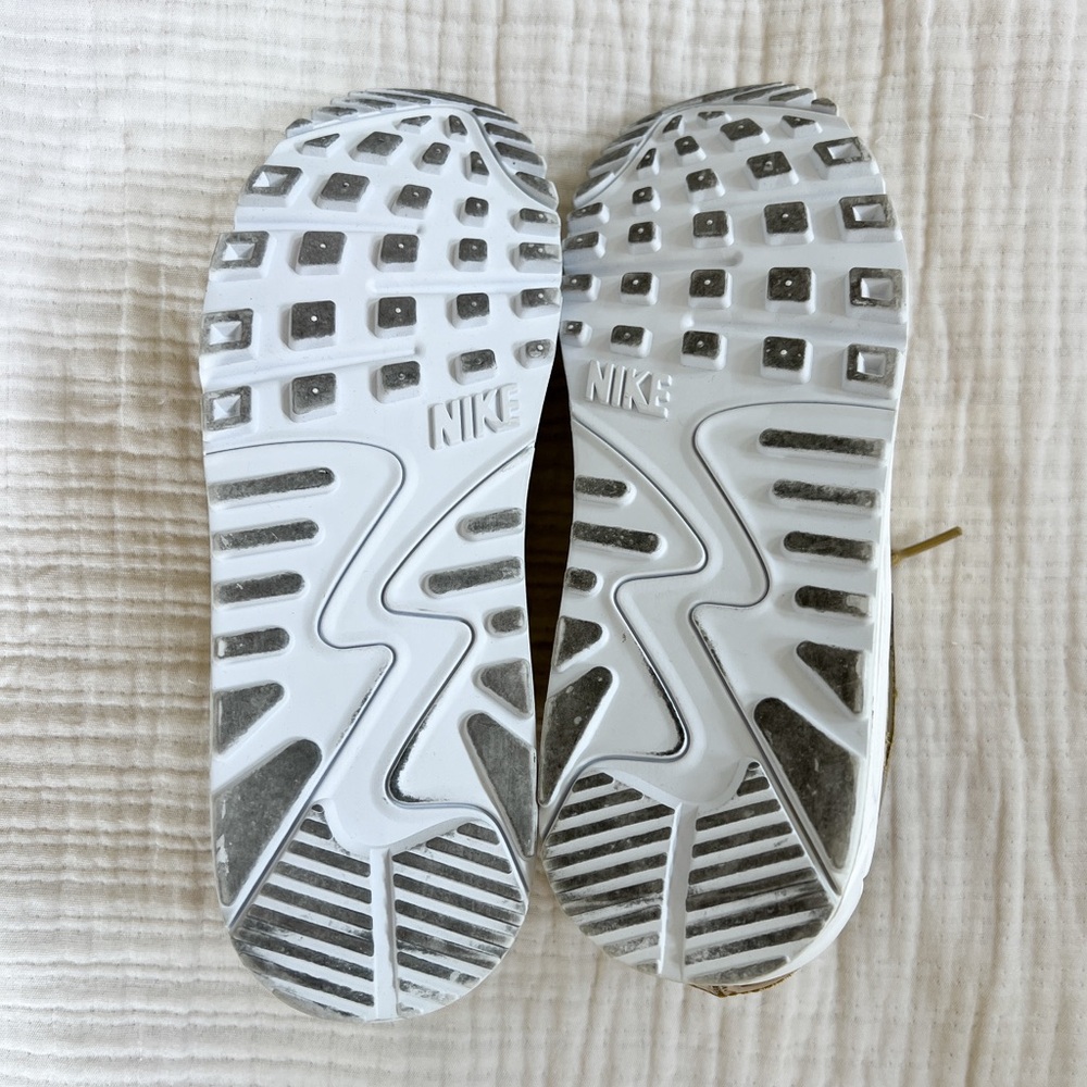 Women’s Nike Air Max 90 in Gold size 8.5 - Picture 10 of 10